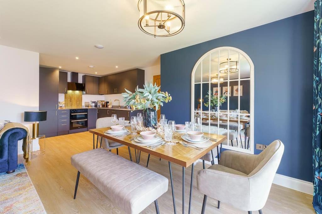 Darlington - 2 Bedroom Luxury Apartment By Mint Stays ブリストル エクステリア 写真
