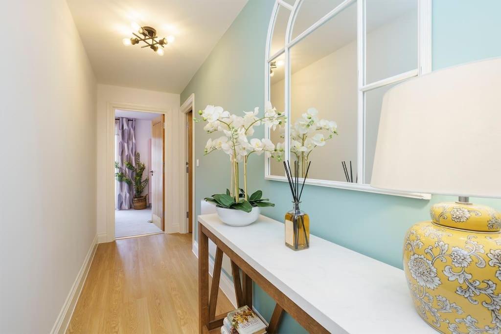 Darlington - 2 Bedroom Luxury Apartment By Mint Stays ブリストル エクステリア 写真